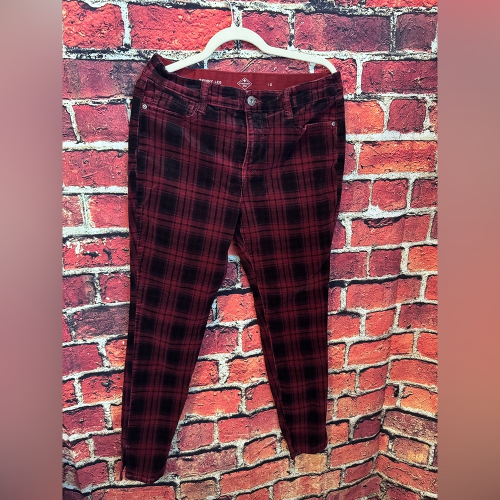 Preowned St. John’s Bay Skinny Jeans Size 12 Item #PHK1964 Waist 32” Inseam 28”